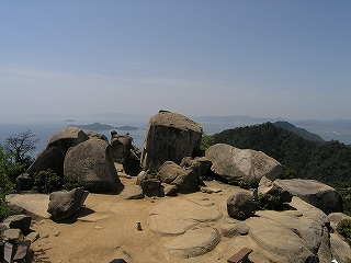 �W�]����]�ގR��