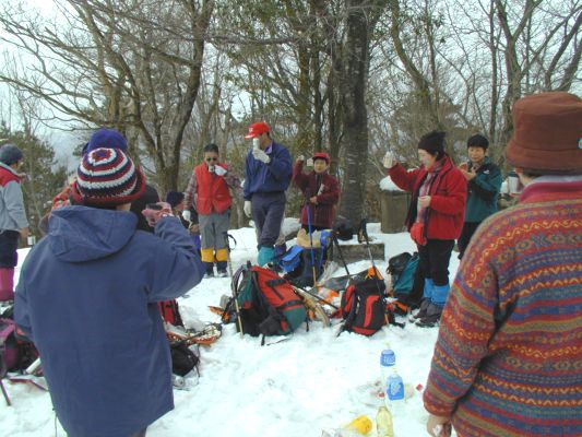 �N�j�̐Γc����\�̉����Ŋ��t