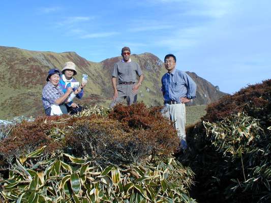 �O����o�b�N�ɋL�O�ʐ^